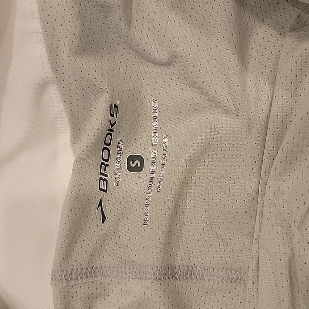 Brooks running shorts - Picture 3 of 6
